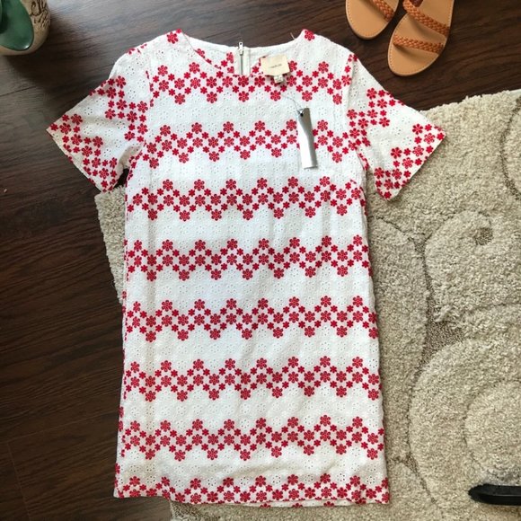 ✨NEW Lulu’s White & Red Eyelit Shift Dress - Picture 2 of 11